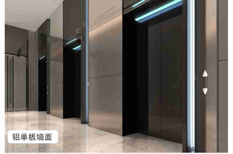 游客在若羌县楼兰博物馆文创区选购文创产品 (央广网发 若羌县融媒体中心供图)